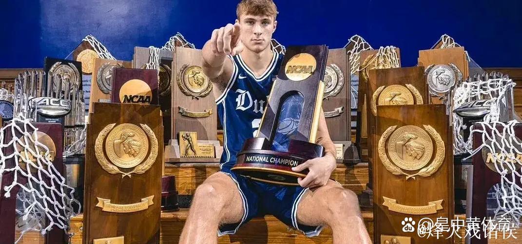 单场40+5+5球员年龄:弗拉格最年轻,之后是詹姆斯杜兰特 单场40+5+5球员年龄:弗拉格最年轻,之后是詹姆斯杜兰特