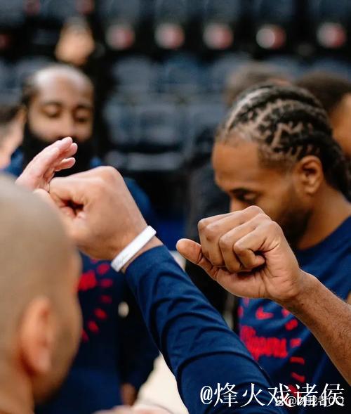 邓恩半场5投3中、三分2中1得到9分1篮板3助攻 邓恩半场5投3中、三分2中1得到9分1篮板3助攻