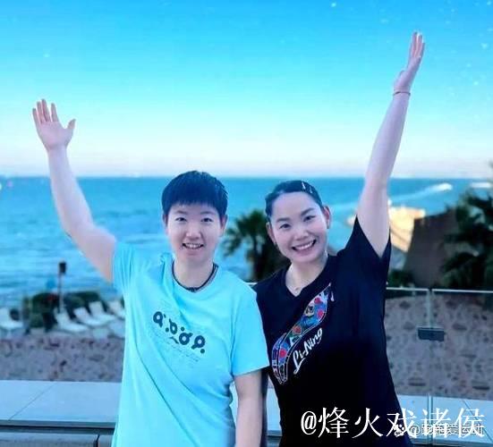 姐妹情深!孙颖莎离队返回北京治疗脚伤,何卓佳一人陪同贴心照顾 姐妹情深!孙颖莎离队返回北京治疗脚伤,何卓佳一人陪同贴心照顾